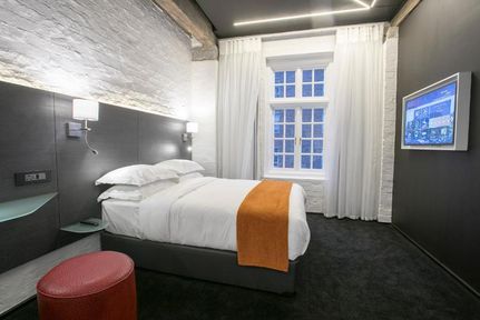 134712213 Standard Queen Room — Suite Onomo Hotel Cape Town Waterfront | Onomo Hotels