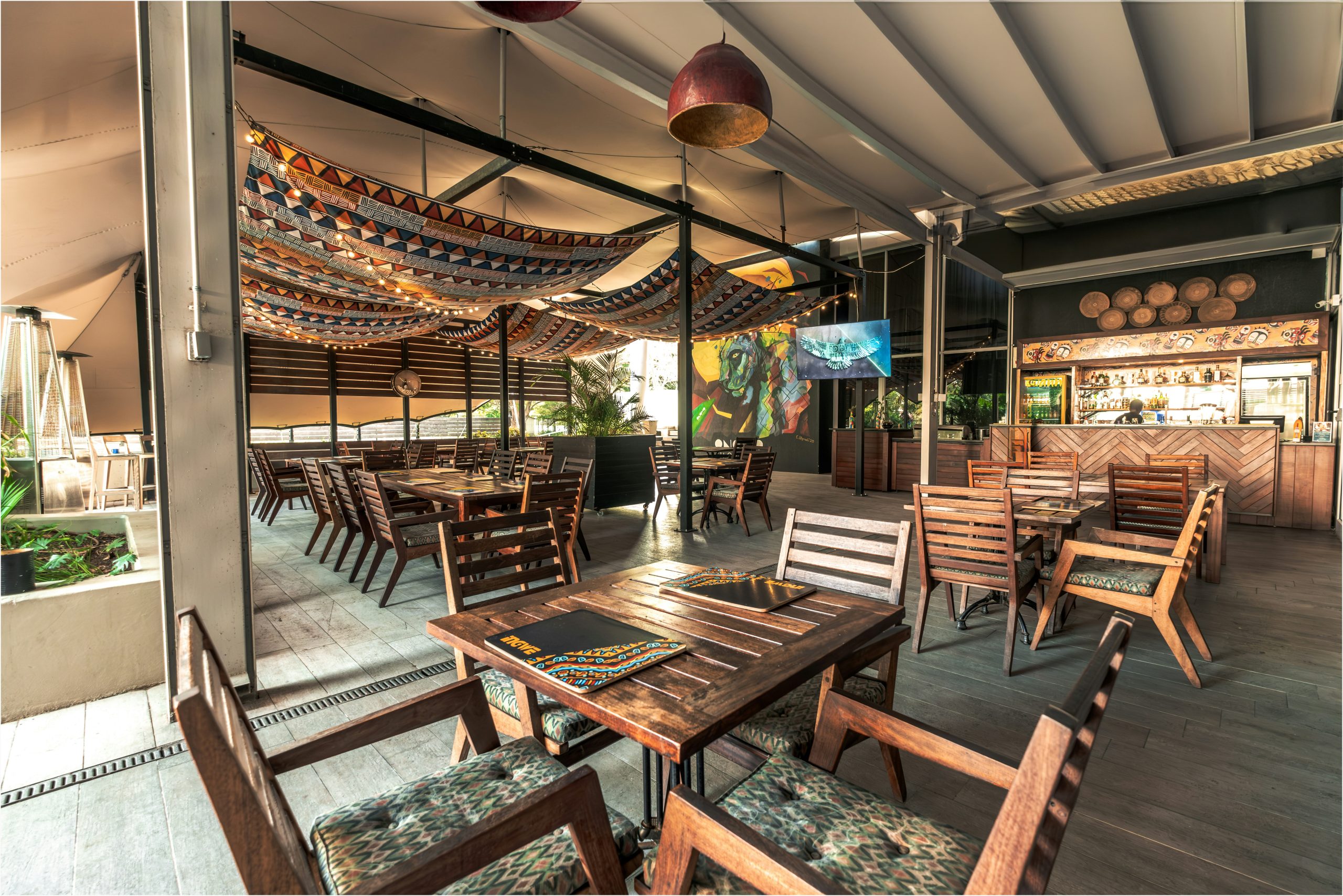 2381855 Ingwe Bar 5162x7738 Original — Ingwe Terrace | Onomo Hotels