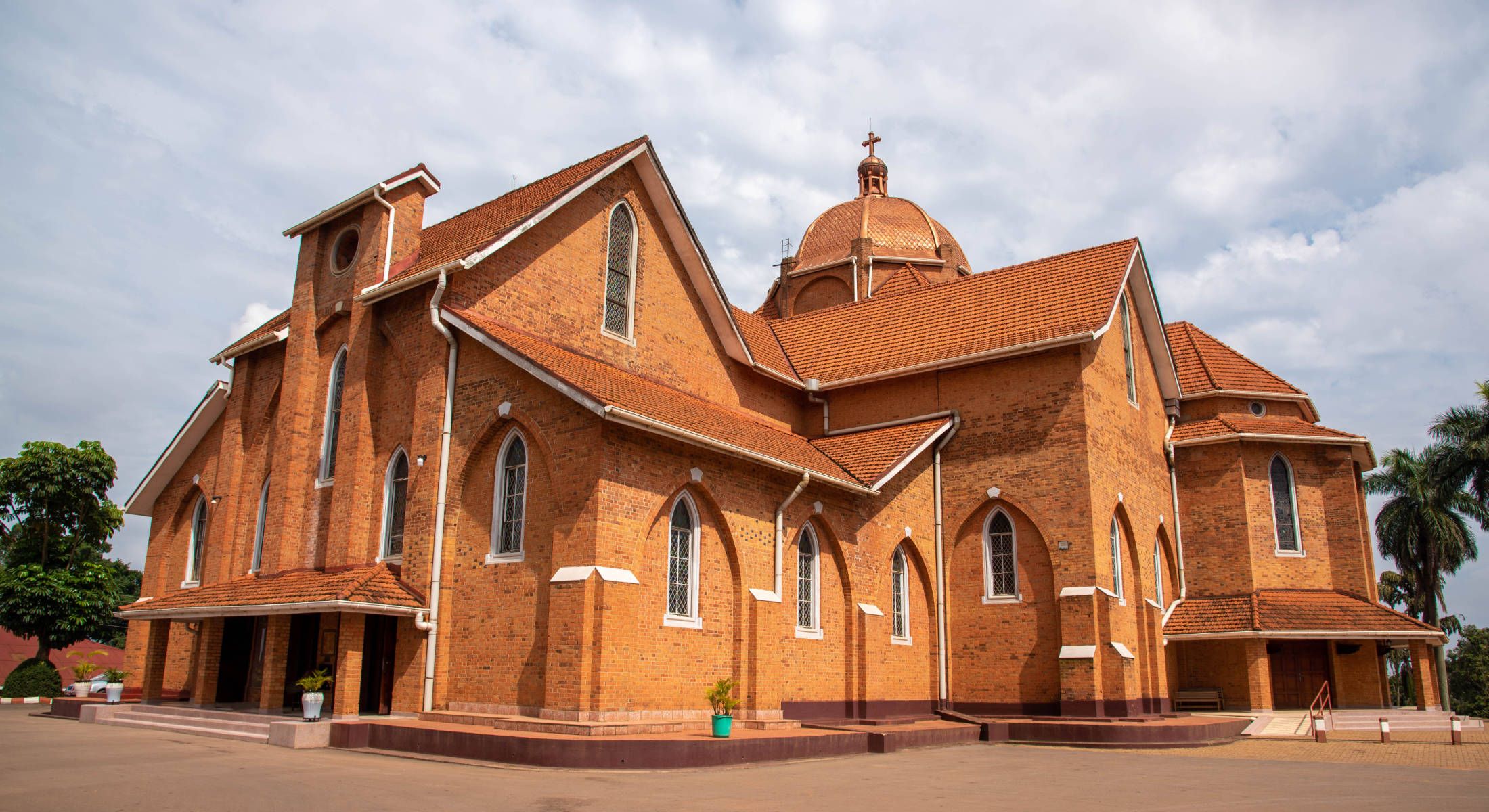 Onomo Hotel Kampala Wikimedia Namirembe Cathedral — Ville Des Collines 3 Jours A Kampala | Onomo Hotels